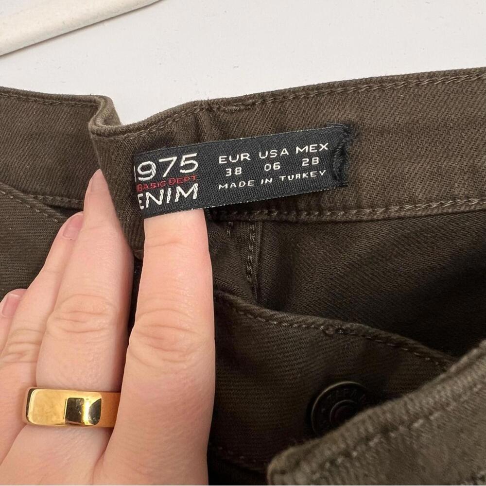 Olive Jeans - Picture 3 of 3
